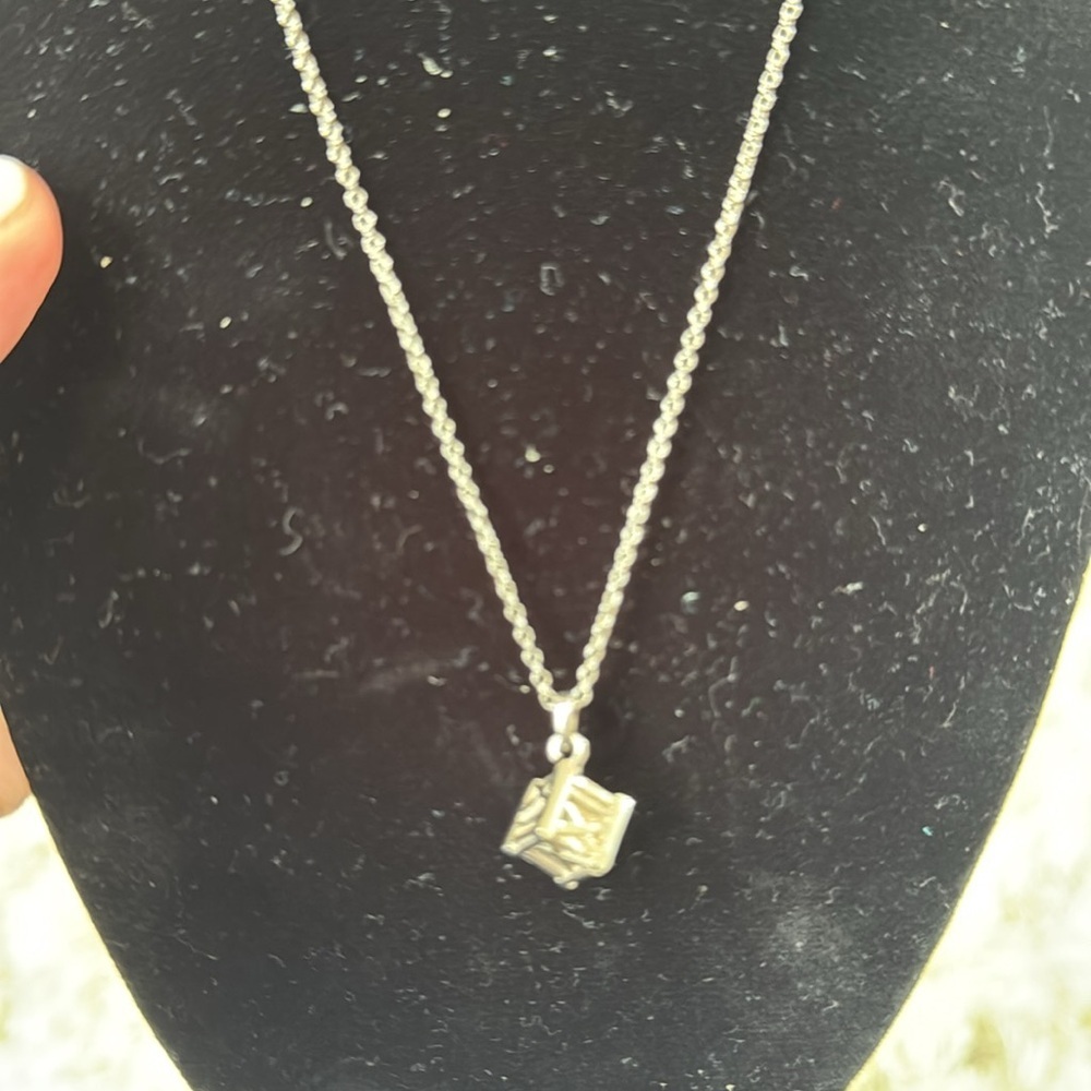 TIFFANY—Elegant sterling Silver Tiffany -authentic Necklace with Atlas Pendant - Picture 2 of 4